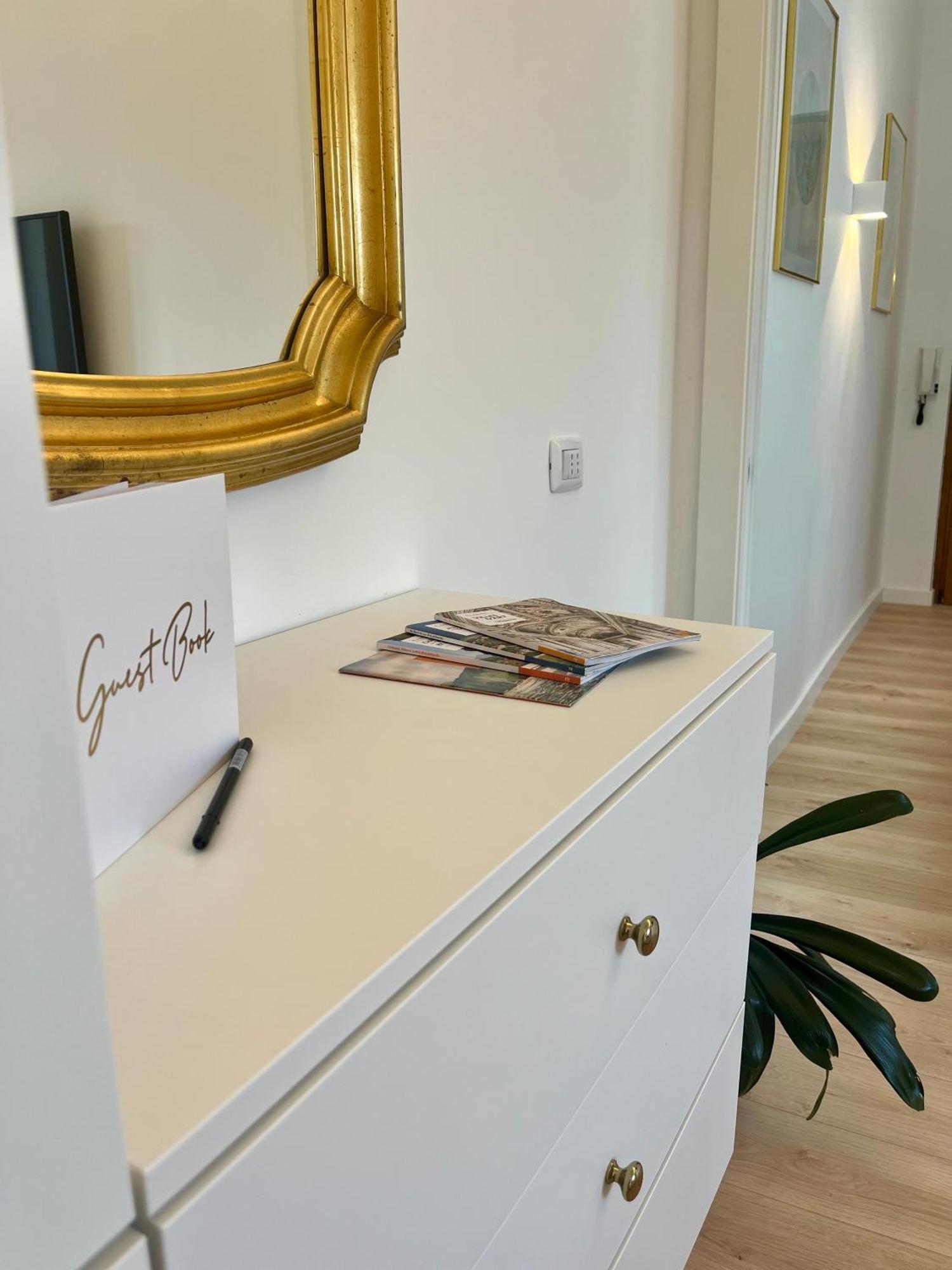 V&C Home Rental Specialist Appartamenti Fronte Lago Maggiore Germignaga Bagian luar foto
