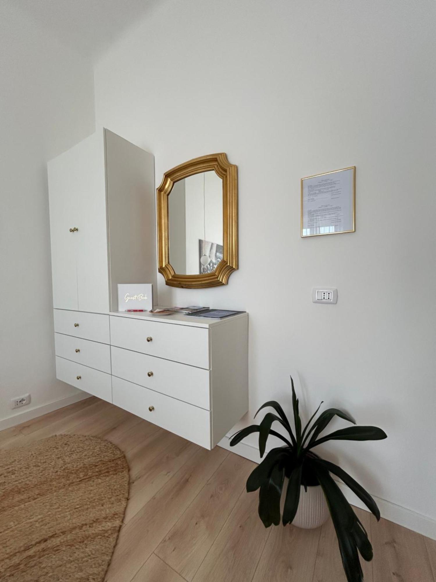 V&C Home Rental Specialist Appartamenti Fronte Lago Maggiore Germignaga Bagian luar foto