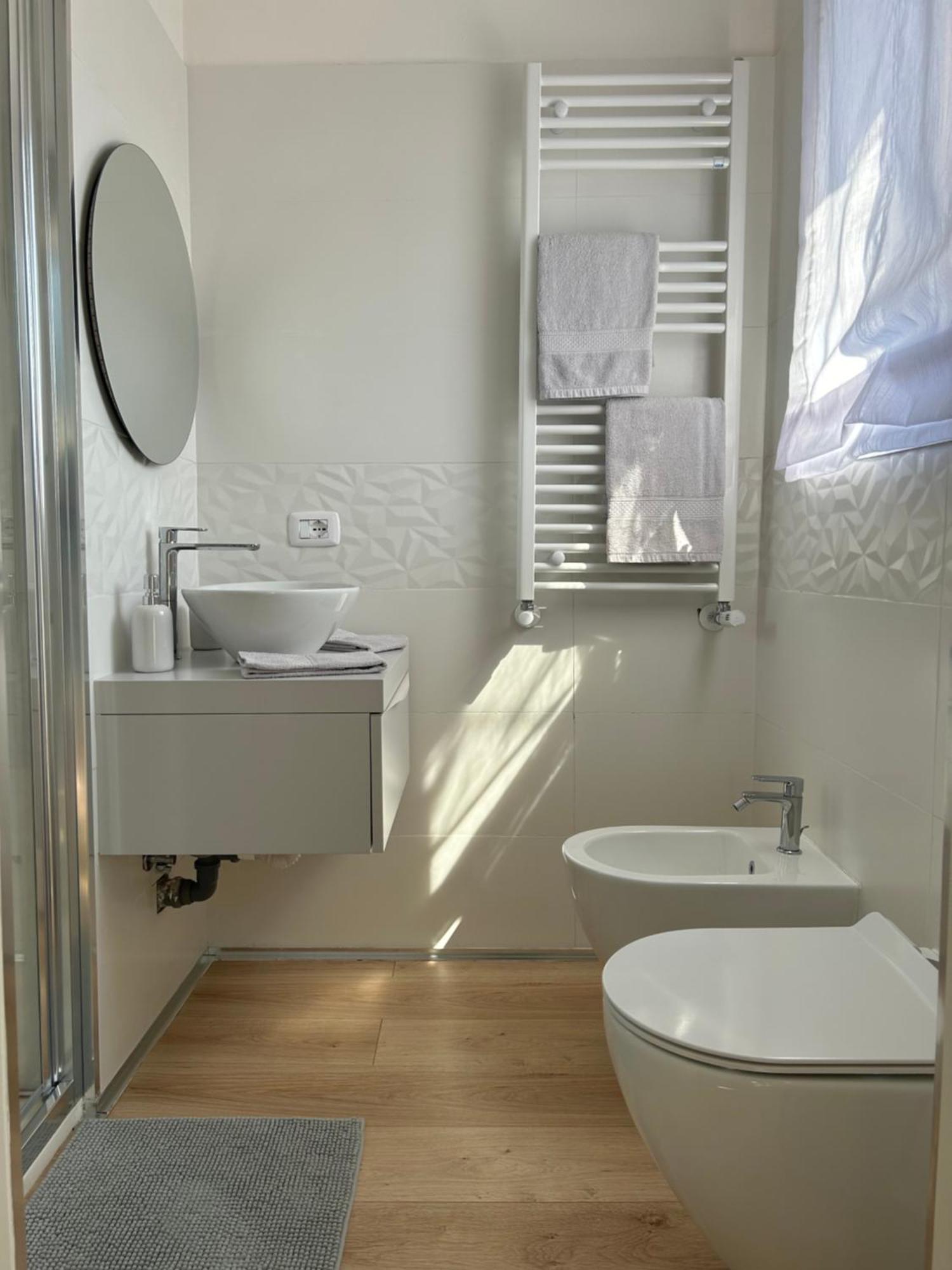 V&C Home Rental Specialist Appartamenti Fronte Lago Maggiore Germignaga Bagian luar foto